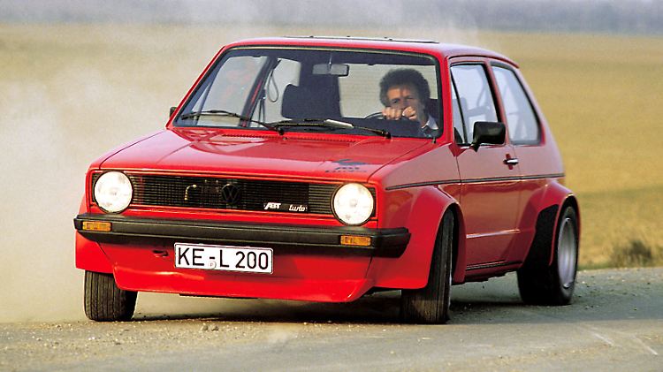 "Breitbau"-Golf beim Drift durch die Kurve - unter der Haube des GTI montierte Abt einen Turbo-Motor mit 120 kW/163 PS.