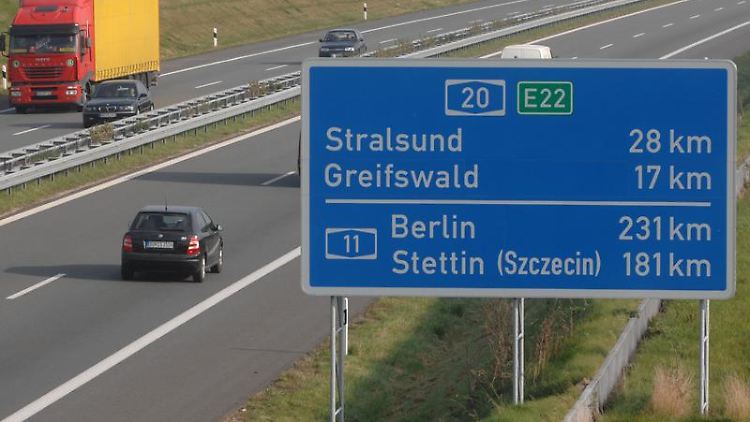Die Richtgeschwindigkeit auf Autobahnen ist 130 - wer schneller fährt, trägt aber nicht automatisch Mitschuld an Unfällen. 