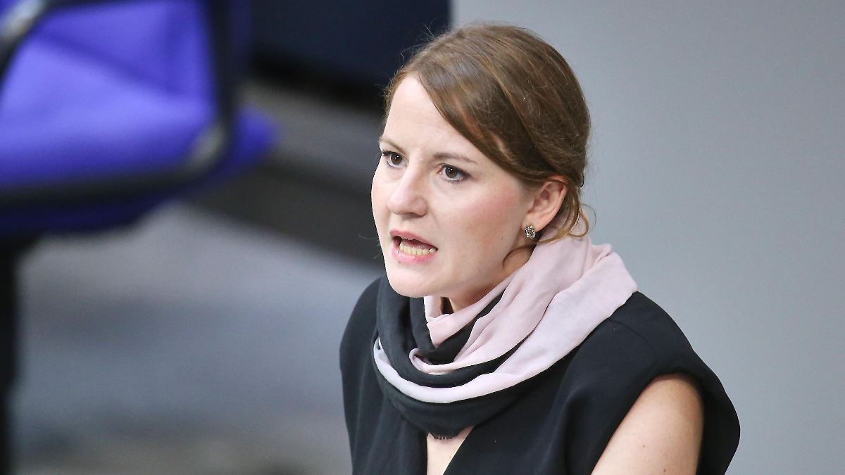 Accessoire-mit-Sprengkraft-SPD-Politikerin-sorgt-mit-Ohrringen-f-r-Aufregung