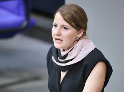 Accessoire mit Sprengkraft: SPD-Politikerin sorgt mit Ohrringen für Aufregung