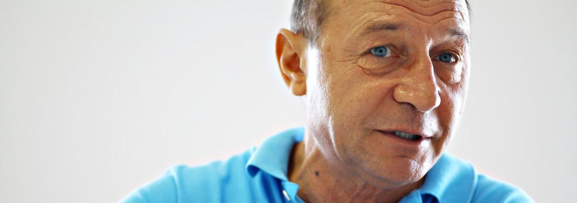 Basescu bleibt im Amt.