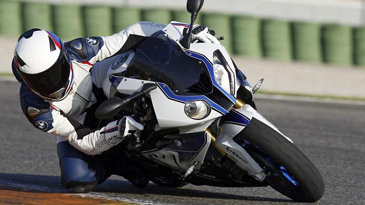 Mehr Technik, weniger Gewicht: Das neue BMW "High Performance"-Modell basiert auf dem Supersportler S 1000 RR.