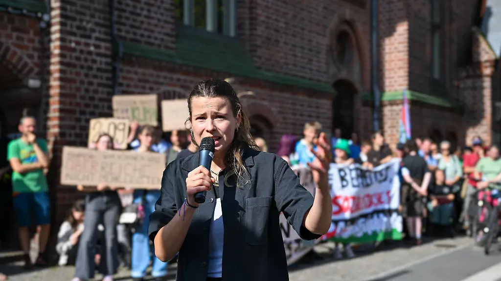 Frauen-in-Deutschland-sind-nicht-sicher-das-ist-klar-sagt-Luisa-Neubauer