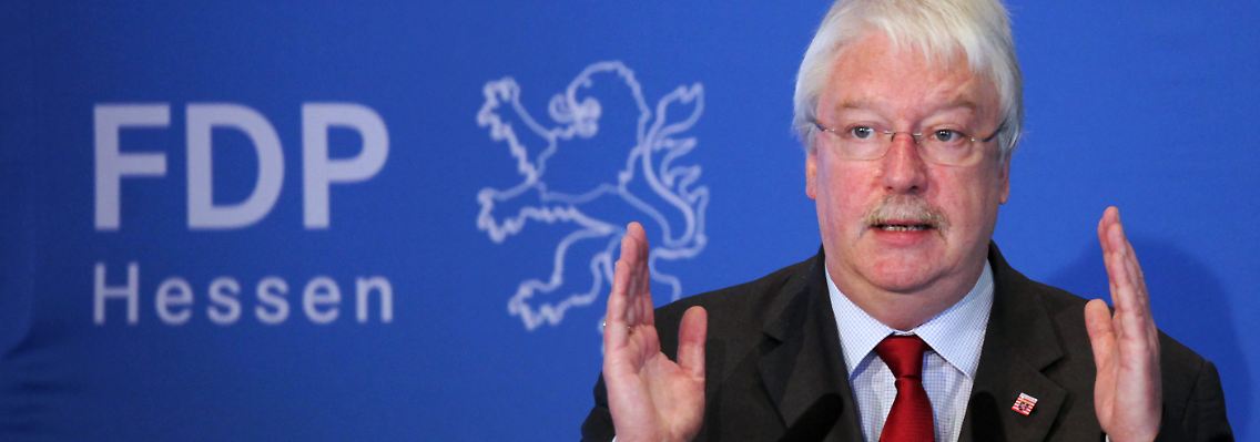 Will weitere Stützungskäufe notfalls auf dem Klageweg verhindern: Jörg-Uwe Hahn (Archivbild).