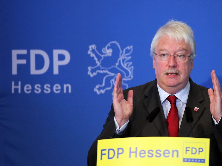 Will weitere Stützungskäufe notfalls auf dem Klageweg verhindern: Jörg-Uwe Hahn (Archivbild).