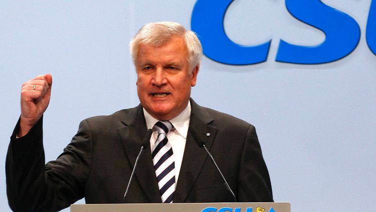 Horst Seehofer will seine Äußerungen nicht als "Geschwätz" bezeichnen lassen.