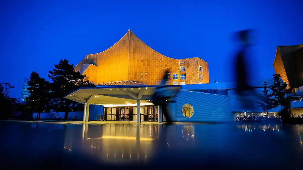 Star-Violinistin-Hilary-Hahn-hat-mehrere-Konzerte-in-Berlin-abgesagt