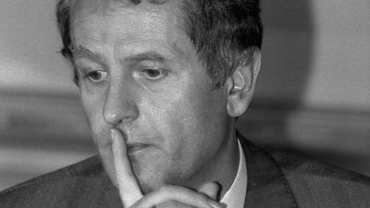Am 11. Oktober 1987 fand ein Reporter den früheren Ministerpräsidenten Barschel tot in der Badewanne seines Zimmers im Genfer Hotel "Beau Rivage".
