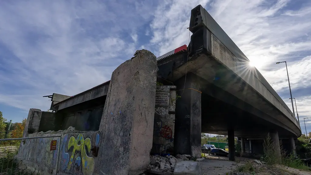 Im-Zuge-des-Neubaus-der-Ringbahnbruecke-im-Berliner-Westen-kommt-es-von-Donnerstagabend-bis-Montagmorgen-zu-Verkehrseinschraenkungen