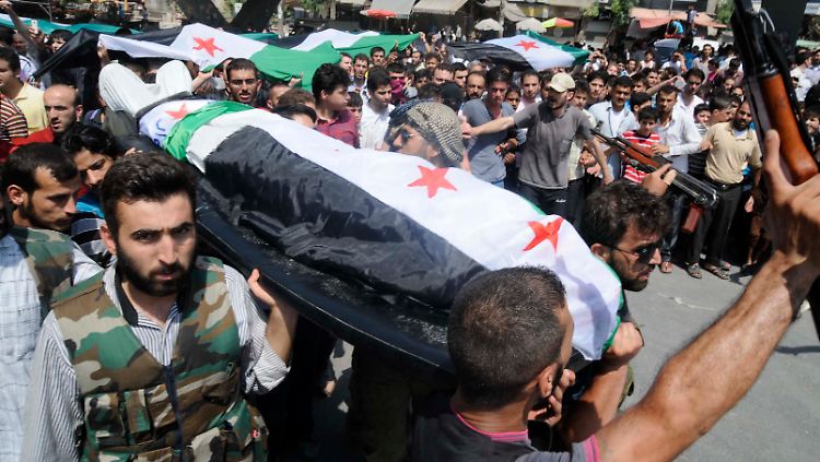 Die Zahl der Trauerfeiern nimmt in Aleppo zu. Die Stadt ist seit Tagen heftig umkämpft.