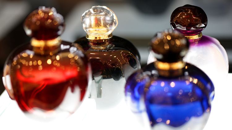 Duftwasser benutzen die Menschen schon seit Jahrhunderten.