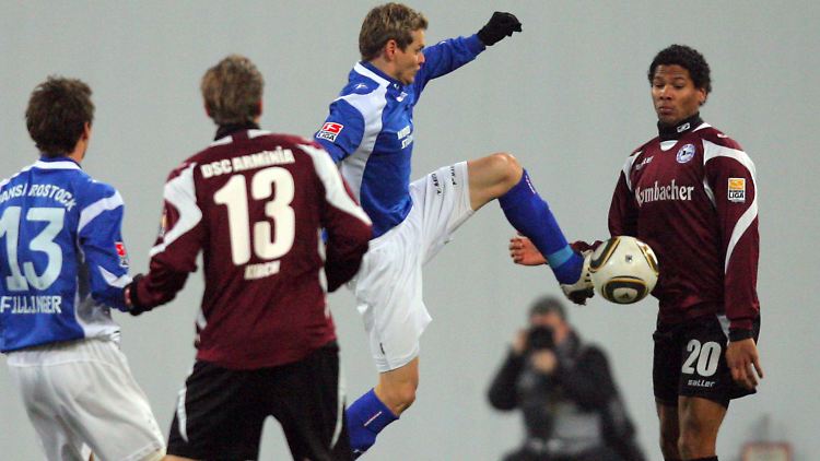 Der Ball war teilweise hart umkämpft.