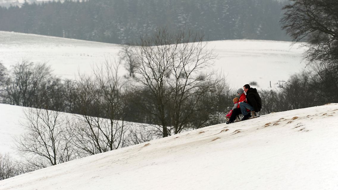 Rodler auf dem Bungsberg bei Schönwalde, in Deutschlands nördlichstem Skigebiet.