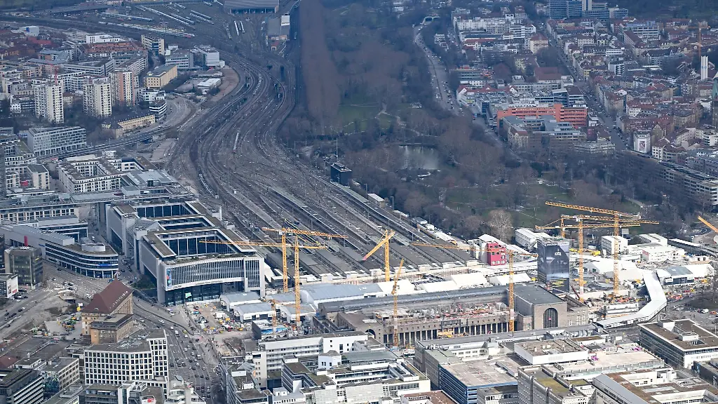 Auf-den-wegen-Stuttgart-21-frei-werdenden-Gleisflaechen-will-die-Landeshauptstadt-ein-neues-Stadtviertel-errichten