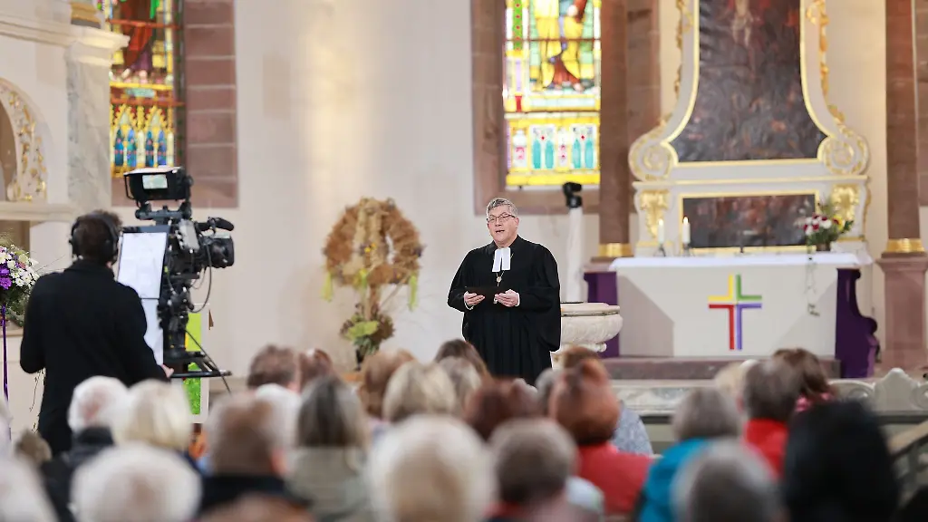 Landesbischof-Friedrich-Kramer-zog-in-seiner-Predigt-Parallelen-zu-heute