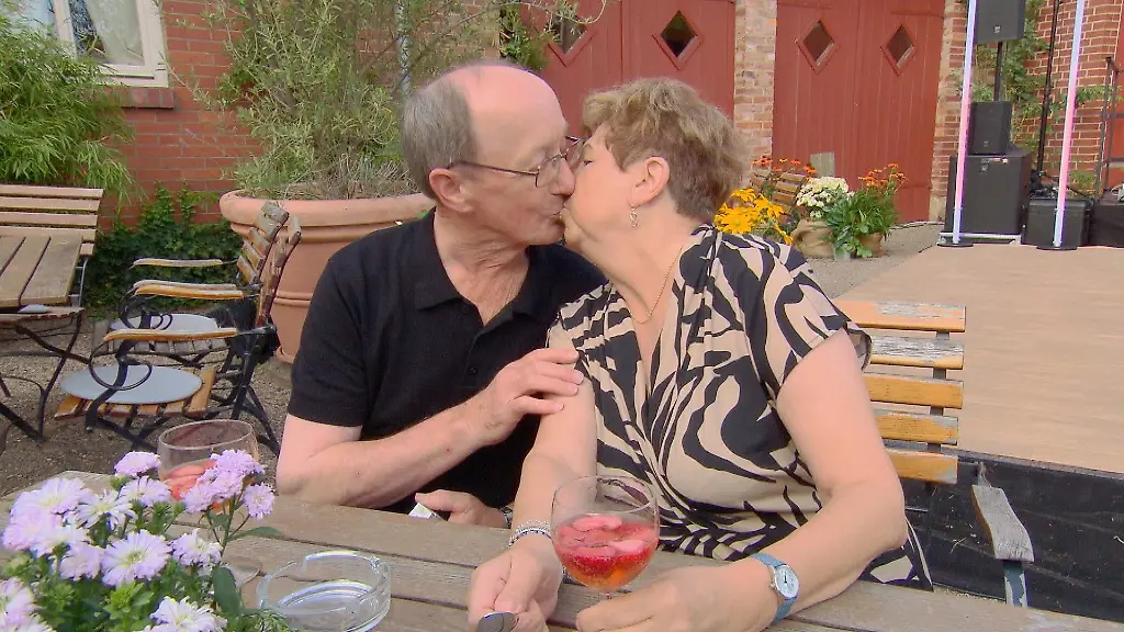 Huehnerzuechter-Walter-entscheidet-sich-fuer-Pfaelzerin-Katharina