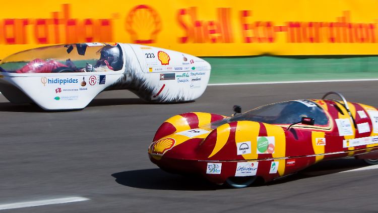 Beim Eco-Marathon auf dem Lausitzring geht es um Effizienz. In Paris dürfen hingegen nur strombetriebene Autos antreten.
