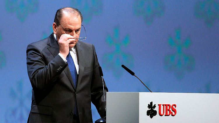 Schuldenkrise, Facebook-Flop, Gewinneinbruch: UBS-Chef Weber hat viele Baustellen zu beackern.