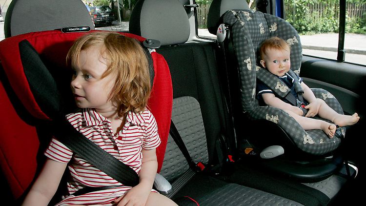 Sicher verankert: Experten empfehlen für die Befestigung von Kindersitzen im Auto das Isofix-System. 