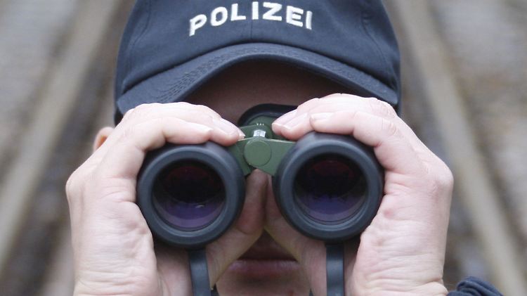 Eine Hauptaufgabe der Bundespolizei ist es, Zug- und Flugverkehr zu sichern.