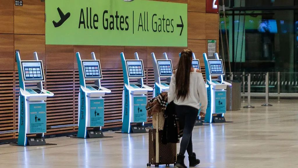 Am-Freitag-sorgte-eine-Drohnensichtung-am-BER-fuer-eine-kurzzeitige-Einstellung-des-Flugbetriebs