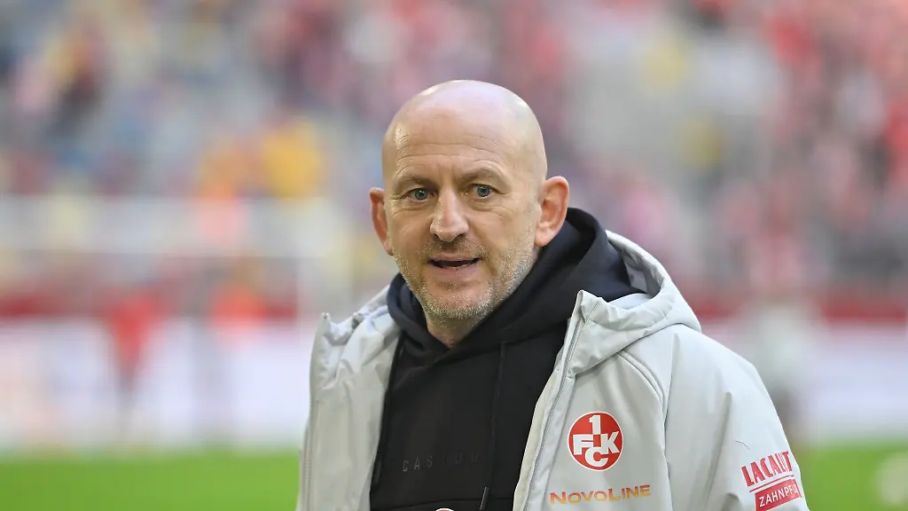 Der-1-FC-Kaiserslautern-mit-Trainer-Torsten-Lieberknecht-tritt-im-Achtelfinale-des-DFB-Pokals-bei-Hertha-BSC-an