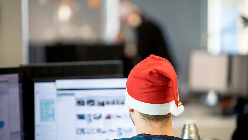 Ob-es-Weihnachtsgeld-gibt-oder-nicht-kann-im-Tarif-oder-Arbeitsvertrag-festgehalten-sein
