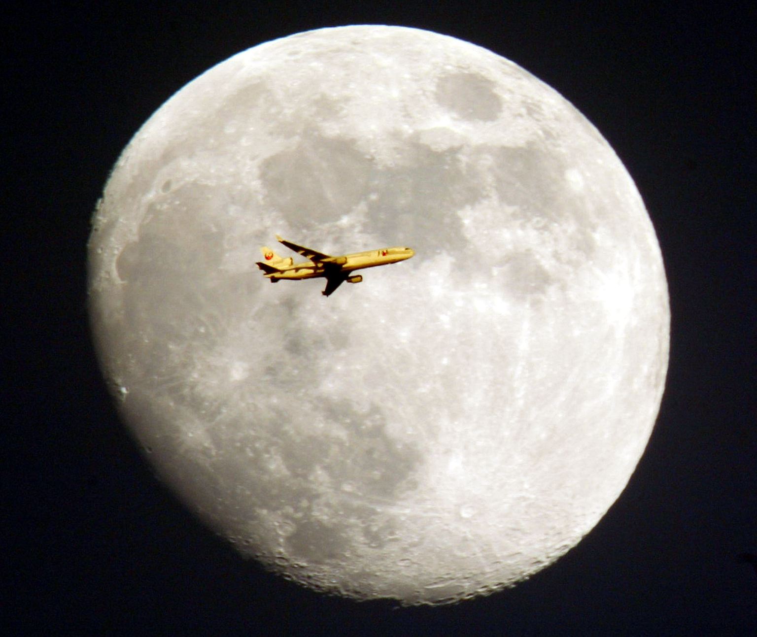 Auch über den Wolken ist die Freiheit nicht immer grenzenlos. Die Luftfahrtbranche steckt in einer ernsten Krise. Die Zukunft so mancher Airline steht in den Sternen.
