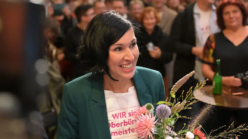 Die-parteilose-Kommunalpolitikerin-Noosha-Aubel-hat-die-OB-Wahl-in-Potsdam-mit-grossem-Vorsprung-gewonnen