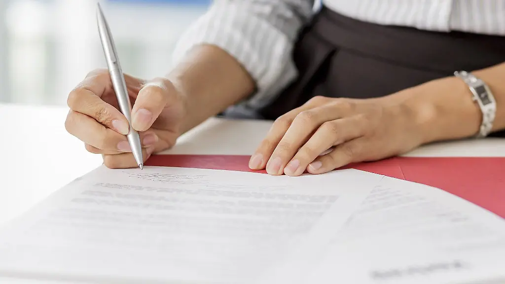 Wer-es-sich-zutraut-sein-Arbeitszeugnis-selbst-zu-schreiben-sollte-das-nur-mit-fachlichem-Gegencheck-machen