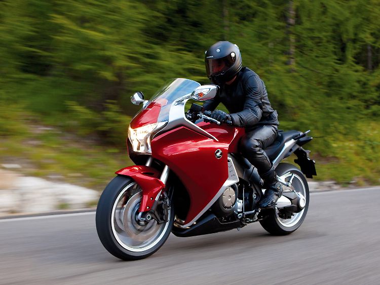 Moderne Technik und extravagantes Design: Honda bezeichnet die VFR 1200 F als sportlichen Tourer.
