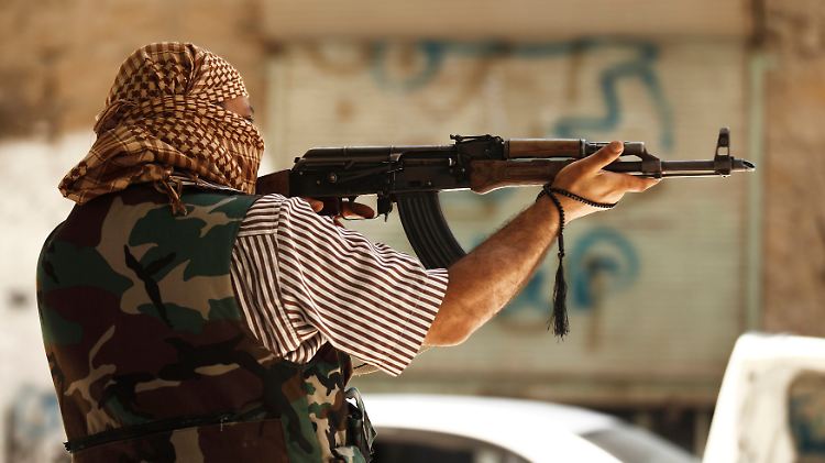 Die Bewaffnung der FSA besteht zum großen Teil aus eroberten Waffen oder ist improvisiert.