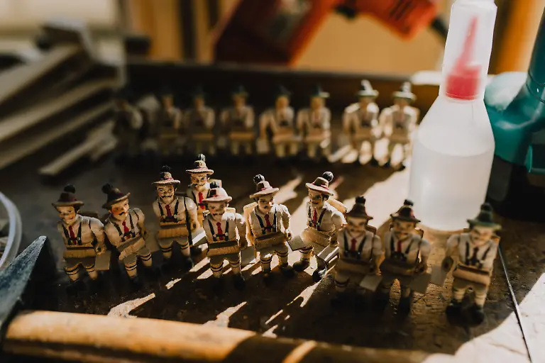 geschnitzte-Holzfiguerchen