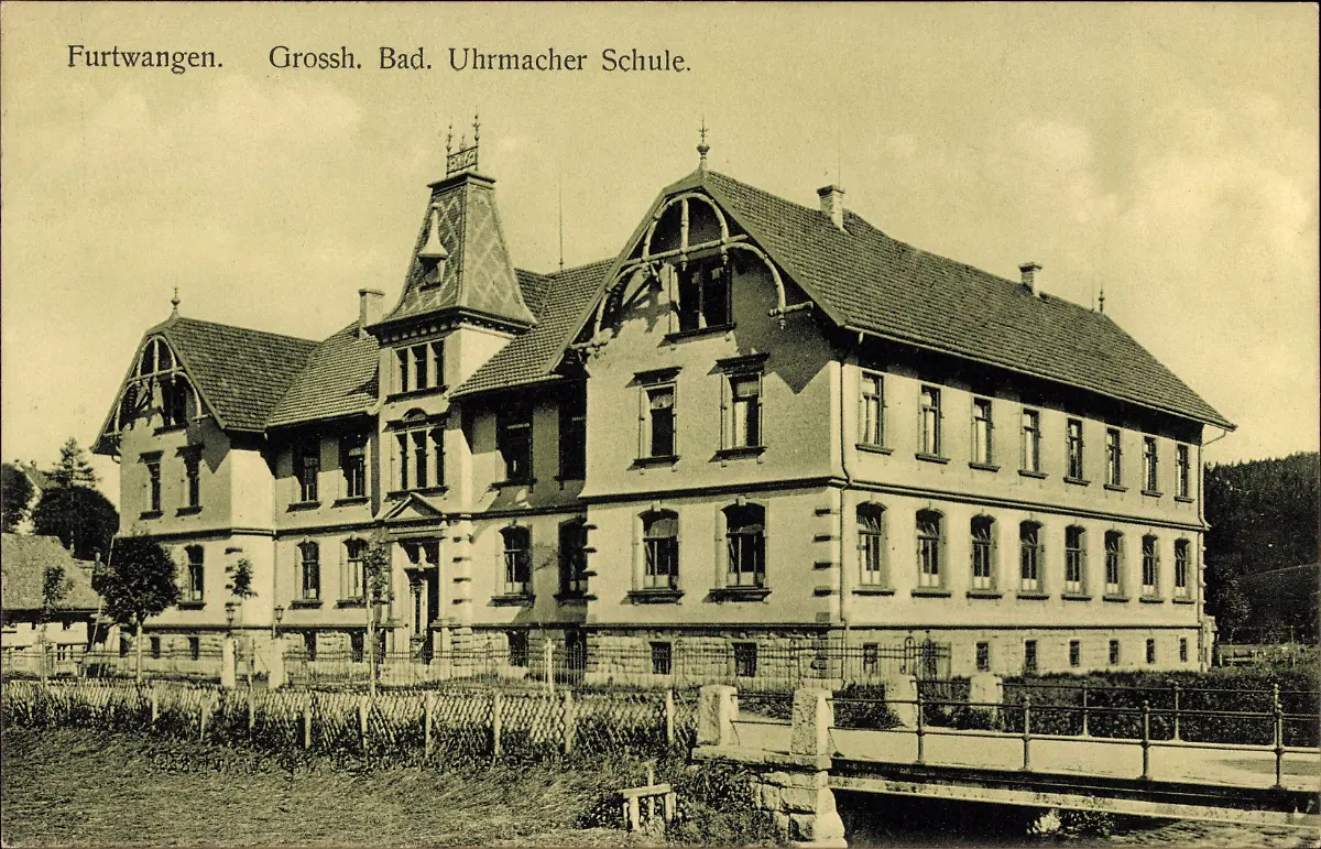 Doch-1850-also-vor-175-Jahren-veranstaltete-der-damalige-Chef-der-Uhrmacherschule-in-Furtwangen-hier-eine-Aufnahme-von-1922-einen-Designwettbewerb-Der-Erfolgsentwurf-stammte-vom-Architekten-Friedrich-Eisenlohr