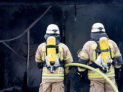 Nicht nur in der Adventszeit: Gefahren im Blick: Wie man Brände zu Hause verhindert