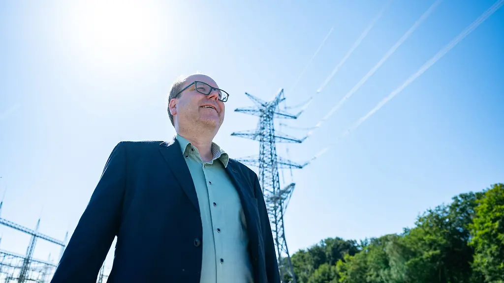 Wenn-zu-viel-Windstrom-im-Netz-ist-sollen-Preise-an-Ladesaeulen-sinken-findet-Christian-Meyer-Gruene
