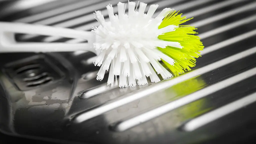 Spuelbuersten-bieten-Keimen-weniger-Lebensraum-Nach-dem-Spuelen-trocknen-die-Borsten-schneller-als-Schwaemme