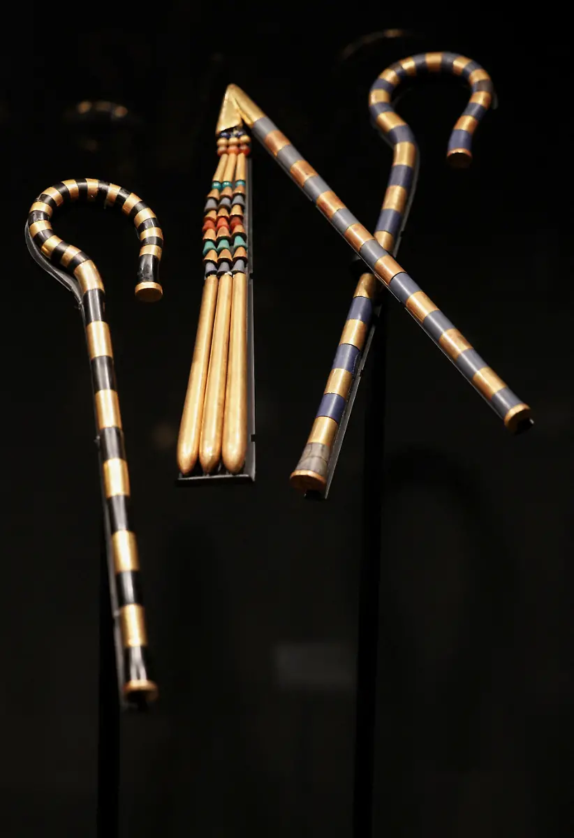 2025-11-04T160406Z-290745809-RC2LPHAPNSTB-RTRMADP-3-EGYPT-ARCHAEOLOGY-GEM-TUTANKHAMUN