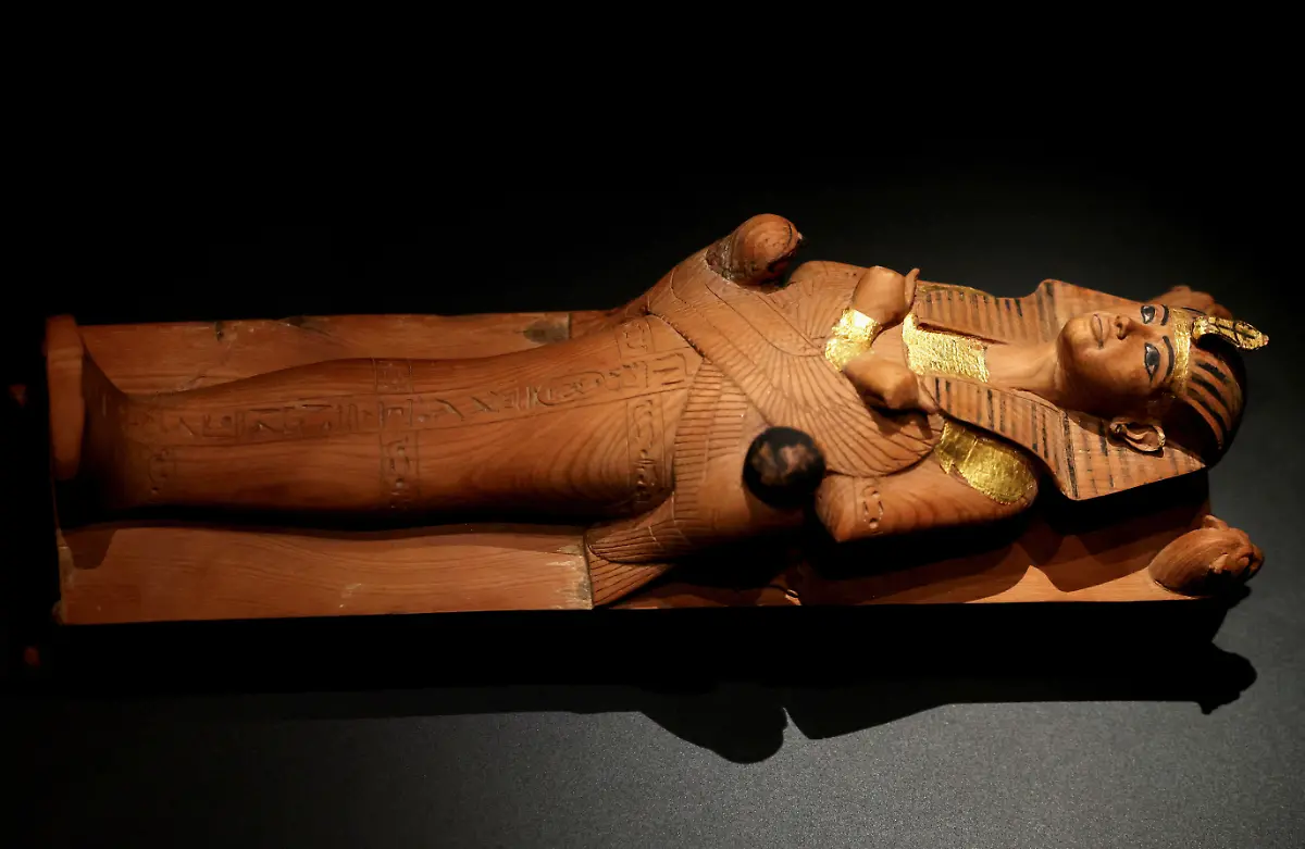 2025-11-04T160404Z-1439218166-RC2LPHAMFXUF-RTRMADP-3-EGYPT-ARCHAEOLOGY-GEM-TUTANKHAMUN