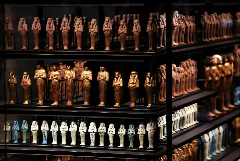 2025-11-04T160042Z-846252479-RC2LPHAPCSFM-RTRMADP-3-EGYPT-ARCHAEOLOGY-GEM-TUTANKHAMUN