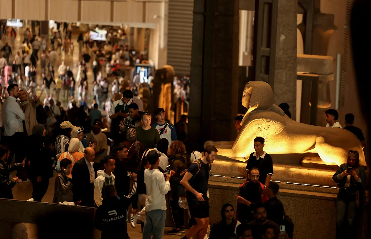 2025-11-04T154726Z-1905380256-RC2NPHAZRW2N-RTRMADP-3-EGYPT-ARCHAEOLOGY-GEM