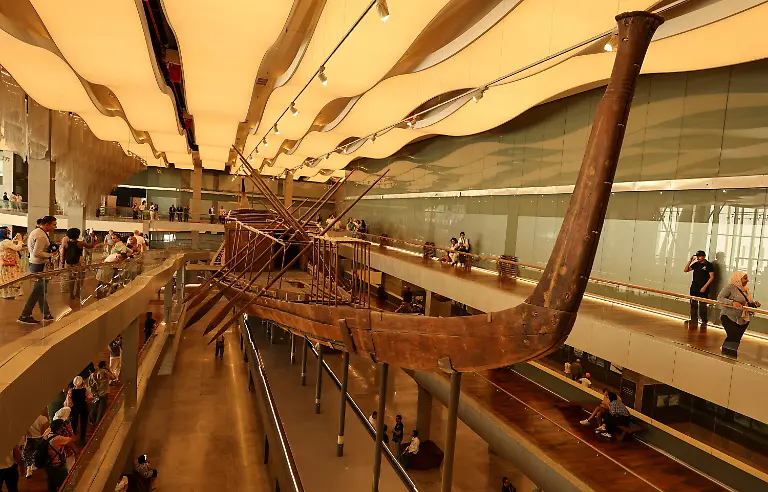 2025-11-04T154715Z-1484493733-RC2NPHACKWIR-RTRMADP-3-EGYPT-ARCHAEOLOGY-GEM