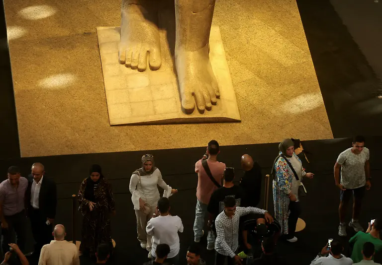 2025-11-04T154740Z-1598285737-RC2NPHADUK3L-RTRMADP-3-EGYPT-ARCHAEOLOGY-GEM