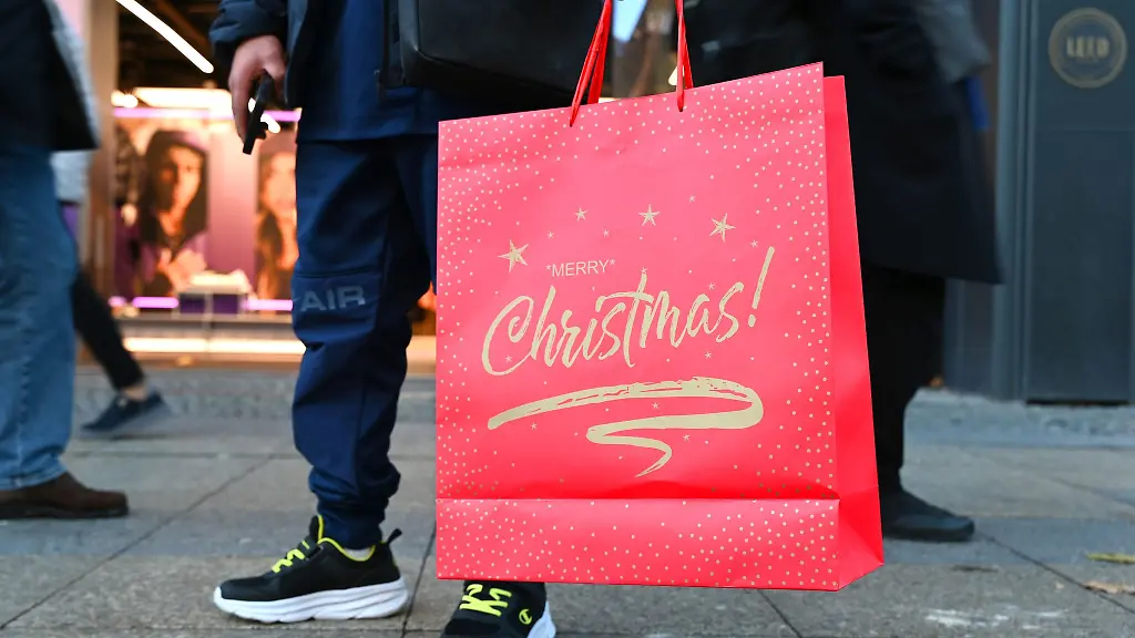 Im-Schnitt-moechten-die-Verbraucher-263-Euro-fuer-Geschenke-ausgeben