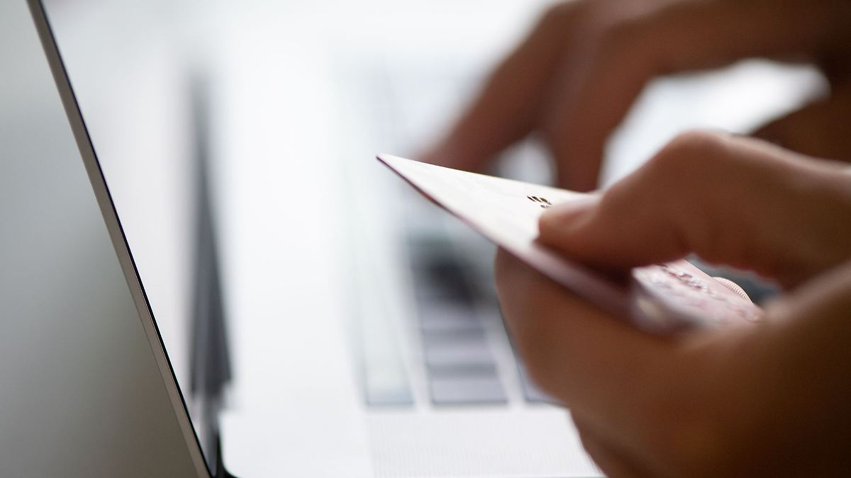 Sicherheitspr-fung-beim-Einkauf-Bei-Weihnachtseink-ufen-nicht-auf-Fake-Shops-hereinfallen