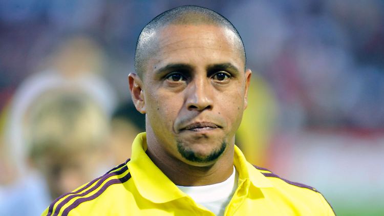 Der brasilianische Ex-Weltmeister Roberto Carlos hat seine Karriere offiziell für beendet erklärt.