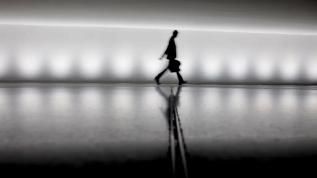 Wer-sich-nur-genuegend-anstrengt-wird-auch-gesehen-Wer-eine-Befoerderung-anstrebt-muss-sich-unter-Umstaenden-auf-die-Buehne-stellen