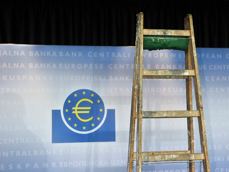 Alles bereit für den großen Auftritt: Was genau wird Mario Draghi am Nachmittag verkünden?