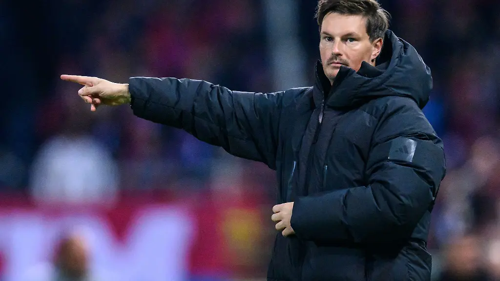 Trainer-Merlin-Polzin-und-der-Hamburger-SV-erwarten-am-Samstag-Borussia-Dortmund-im-Volksparkstadion