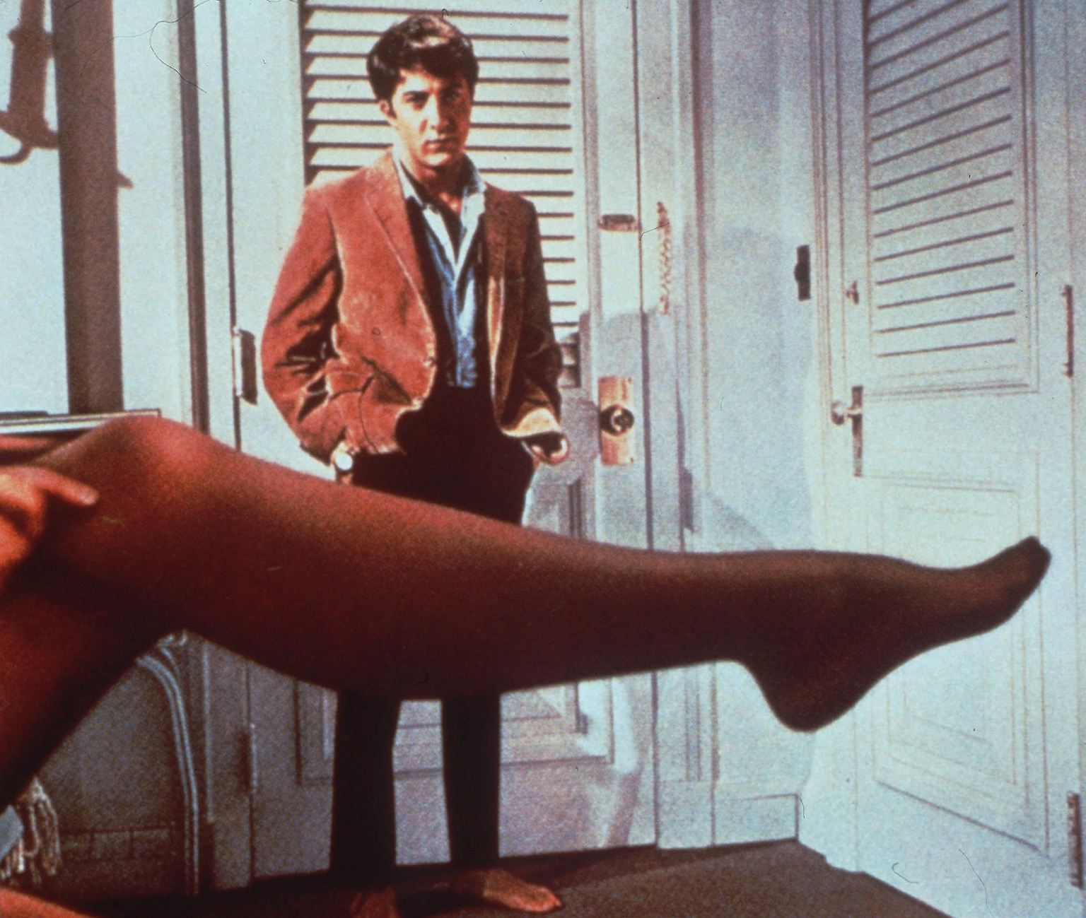 Es ist die Szene, die Dustin Hoffman mit einem Schlag über Nacht berühmt gemacht hat. Dabei gehört das Bein natürlich nicht ihm, ...